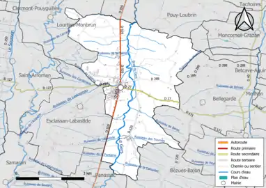 Carte en couleur présentant le réseau hydrographique de la commune