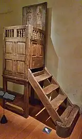 Chaire à prêcher du XVIe siècle (chapelle Saint-Jacques, village de Saint-Léon)