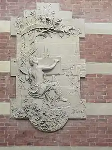 Immeuble no&nbsp;34.Bas-relief.