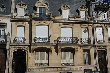 Façade classée du no 50 (maison Bloch).