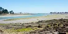 L'embouchure de la Rivière de Pont-l'Abbé : à gauche l'Île-Tudy ; à droite, Loctudy.