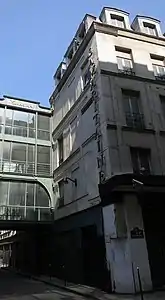 Le magasin 4 à l'angle de la rue de la Monnaie et de la rue Baillet (immeuble de la fin du XVIIe siècle surélevé au XVIIIe siècle).