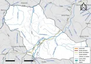 Carte en couleur présentant le réseau hydrographique de la commune