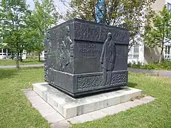 Cube à la mémoire de quatre scientifiques de l'université de Halle (1972).