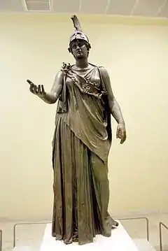 Athéna du Pirée. Original grec en bronze mesurant 2,35&nbsp;mètres et datant du IVe&nbsp;siècle&nbsp;av. J.-C.