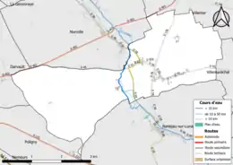 Carte en couleur présentant le réseau hydrographique de la commune