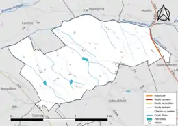Carte en couleur présentant le réseau hydrographique de la commune