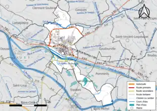 Carte en couleur présentant le réseau hydrographique de la commune