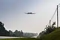 Un A-10 Thunderbolt II décollant depuis une voie publique à Alpena, dans le Michigan, le 5 août 2021