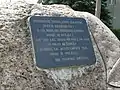 Plaque avec un poème, signé sous son pseudonyme Adomas Jakštas.