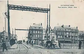 ...le voyageur pouvait se rendre, en empruntant le pont tournant, etc.