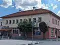 Slavyantsi : bâtiment dans le centre du village
