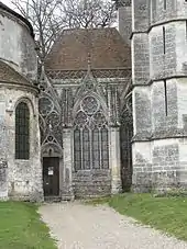 Jonction entre l'église abbatiale et la Sainte-Chapelle.
