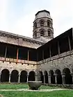 Lavaudieu, le cloître de l'abbaye (XIe/XIIe&nbsp;siècles).