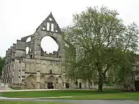 Les ruines de l'abbatiale Notre-Dame.
