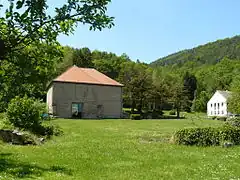 Le narthex et la ferme "Der Bauernhof".