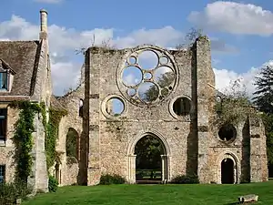 Abbaye des Vaux-de-Cernay. Lieu lié à l'histoire de France depuis le XIIe&nbsp;siècle (Cisterciens et croisades).