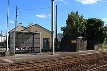 Abris et quai direction Saint-Nazaire et Le Croisic.