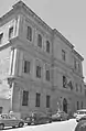 Photo en noir et blanc d'un palazzo sicilien de trois étages
