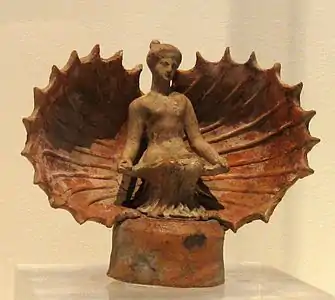 Aphrodite émergeant (IVe&nbsp;siècle&nbsp;av. J.-C.).
