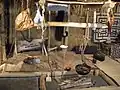 Les Aïnous, censés descendre des populations Jomon, avaient en gros conservé leur mode de vie néolithique à la fin du XIXe&nbsp;siècle (reconstitution d'intérieur).