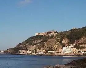 Pente du dôme, avec l'Académie aéronautique