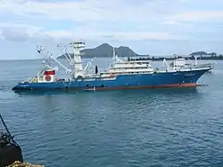 L’Albatun Dos, thonier senneur congélateur à Victoria (Seychelles).