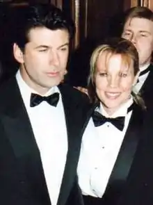 Photo de Alec Baldwin et Kim Basinger en smoking à la 19e cérémonie des Césars en 1994