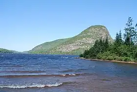 Vue du mont du Four surplombant le lac Ha! Ha!