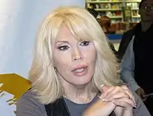 Punani remporte le Snatch Game de la deuxième saison avec son imitation d'Amanda Lear.