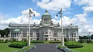 Le Palais Ananta Samakhon, ancien bâtiment du Parlement (Assemblée nationale), de la Révolution siamoise de 1932 jusqu'en 1974.