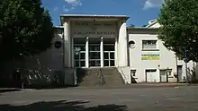 Façade de l'ancien stade nautique