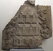 Tour bouddhique étagée. École d'Amaravati, fin Ier - début IIe siècle. Relief marbre, Musée Guimet