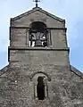 clocher-mur et fenêtre néo-romane