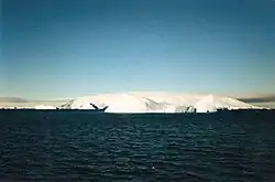 Un aspect du détroit Antarctique pendant l'été austral (décembre 1996).