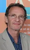 Anton Lesser interprète Qyburn.