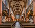 L'intérieur de Antoniuskirche (Rödelheim) (de) à Francfort-sur-le-Main. Aout 2015.
