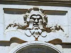 Un autre mascaron.