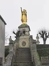 La statue de la Bonne-Dame en 2005.