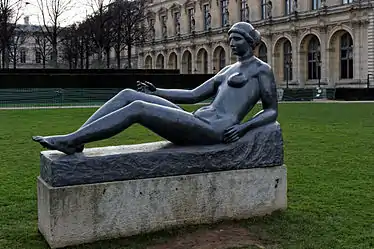 Jeune fille allongée, 1921, Jardin des Tuileries, Paris.