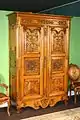 Reproduction d'une armoire du XVIIIe&nbsp;siècle.