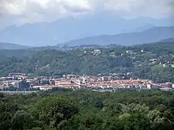 Arona et le Vergante vus depuis le Lac Majeur