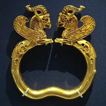 Bracelet du Trésor de l'Oxus, époque achéménide, Ve&nbsp;siècle&nbsp;av. J.-C.-IVe&nbsp;siècle&nbsp;av. J.-C., Londres, British Museum.
