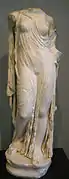Au musée Paul Getty. Marbre, 97,7 cm.