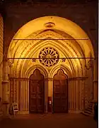 Porche renaissance (1487) et portail géminé du XIVe&nbsp;siècle.