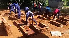 Elèves du CETIC de Meudjieu lors d'un atelier de maçonnerie