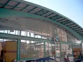 La façade de la station.