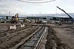 Travaux de construction du pont et du tramway à l'automne 2020. Au fond, le  terminal maritime 2.