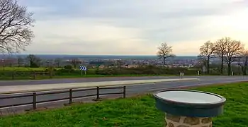 Table d'orientation au sommet du Mont des Alouettes, au cœur du bocage vendéen.