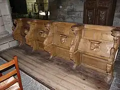 Un ensemble de quatre stalles à l'abbaye d'Aubazine.